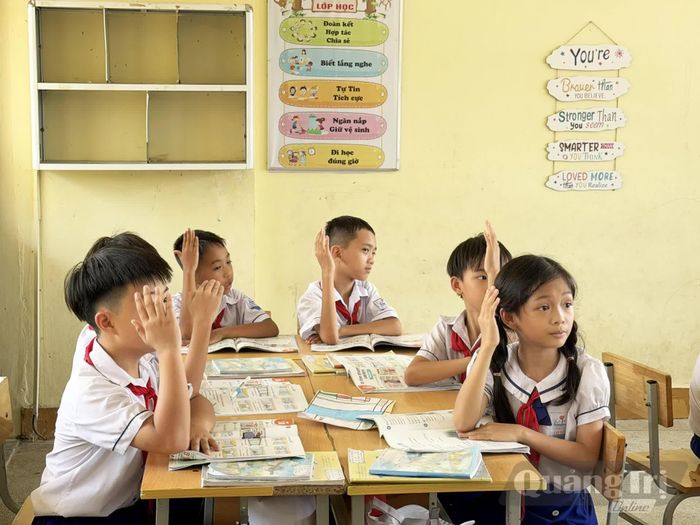 Các trường học đều chú trọng việc tạo môi trường để học sinh tiếp cận tiếng Anh mọi lúc, mọi nơi - Ảnh: Nh.V