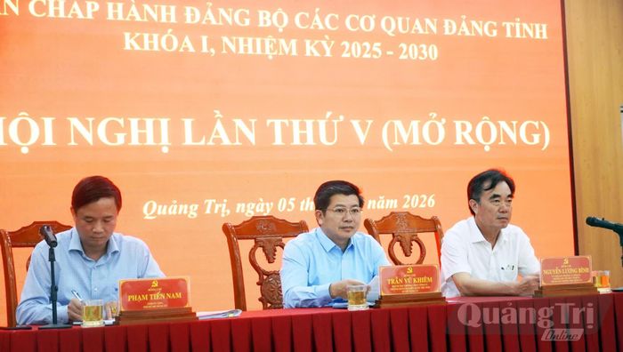 Các đồng chí chủ trì hội nghị - Ảnh: N.M