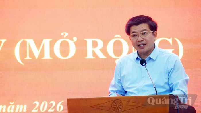 Đồng chí Trần Vũ Khiêm, Phó Bí thư Thường trực Tỉnh ủy, Trưởng đoàn đại biểu Quốc hội tỉnh, Bí thư Đảng ủy các cơ quan Đảng tỉnh phát biểu chỉ đạo tại hội nghị - Ảnh: N.M