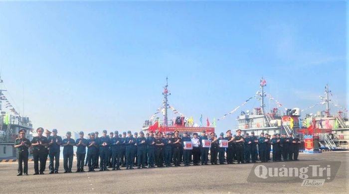 Đoàn công tác tỉnh Quảng Trị thăm, động viên và tặng quà Hải đội Dân quân thường trực, Bộ Chỉ huy Quân sự tỉnh đang tham gia hội thi tàu tốt, hội thao huấn luyện tàu Hải đội Dân quân thường trực năm 2026 tại TP. Đà Nẵng - Ảnh: X.D