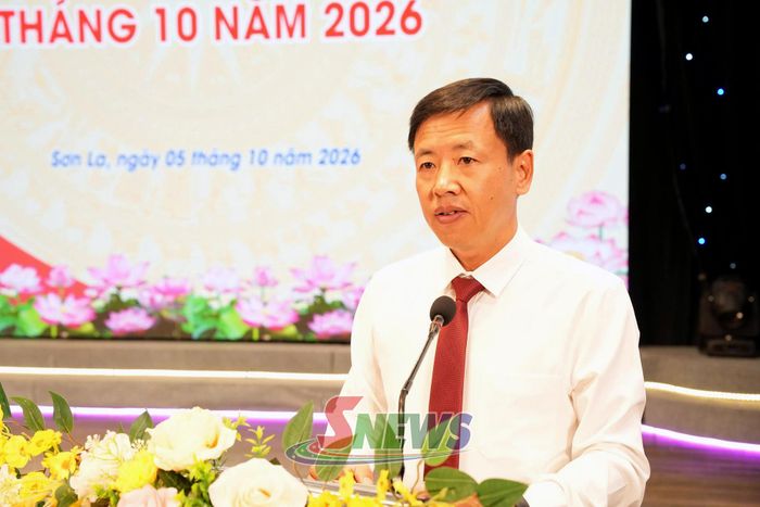 Lãnh đạo Đảng uỷ Báo và Phát thanh, truyền hình Sơn La phát biểu chỉ đạo tại sinh hoạt.