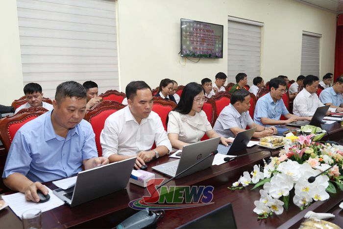 Các đại biểu dự cuộc làm việc.