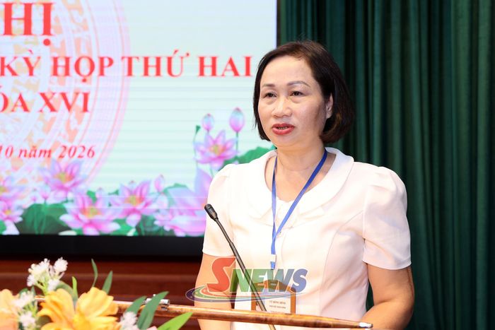 Lãnh đạo xã Thuận Châu báo cáo tại hội nghị