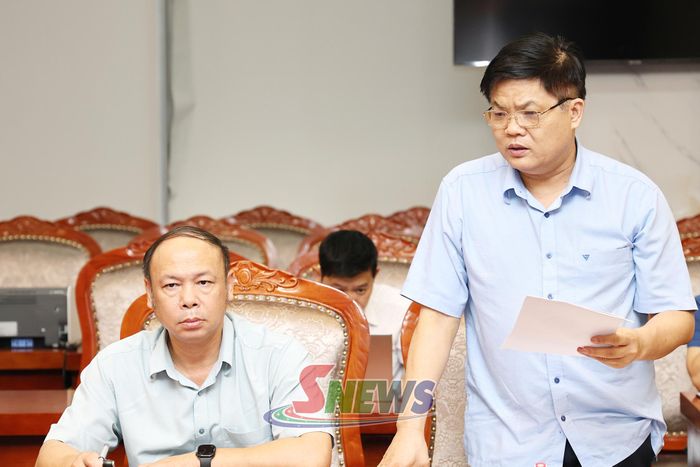 Lãnh đạo Ban Dân dụng công nghiệp và phát triển đô thị phát biểu tại cuộc họp.