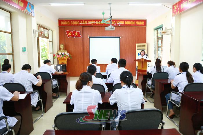Đảng bộ Trạm Y tế xã họp triển khai nhiệm vụ.