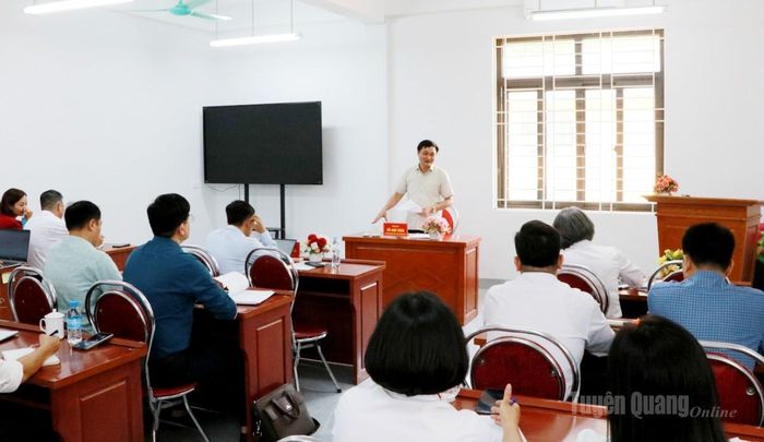 Phó Chủ tịch UBND tỉnh Đỗ Anh Tuấn phát biểu kết luận buổi làm việc.