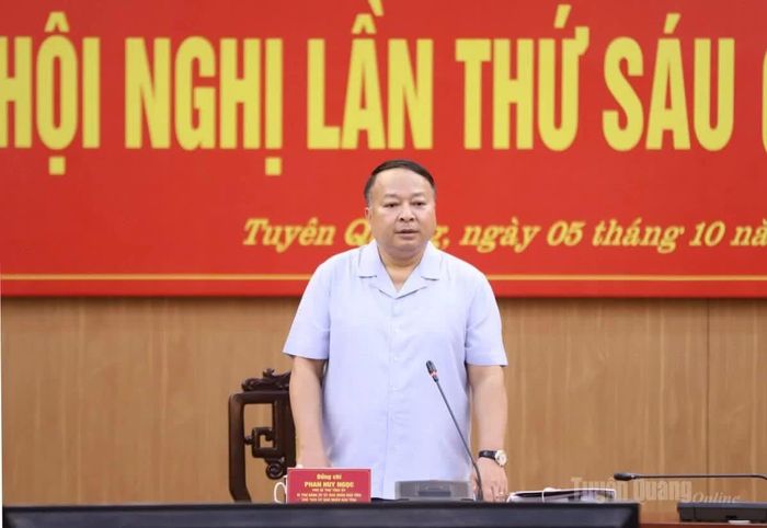Đồng chí Phan Huy Ngọc phát biểu kết luận hội nghị.
