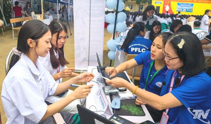 Học sinh tham gia “Ngày hội việc làm năm 2026".