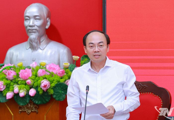 Đồng chí Nguyễn Đăng Bình, Phó Bí thư Thường trực Tỉnh ủy, Trưởng Đoàn đại biểu Quốc hội tỉnh, phát biểu kết luận Hội nghị.