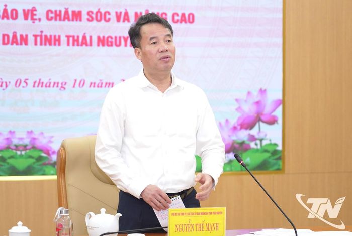Đồng chí Chủ tịch UBND tỉnh Nguyễn Thế Mạnh phát biểu kết luận Hội nghị.