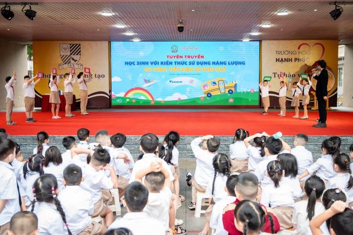  Học sinh Trường Tiểu học Nguyễn Viết Xuân tham gia phần thi “Đúng nhận - Sai lắng nghe”. 