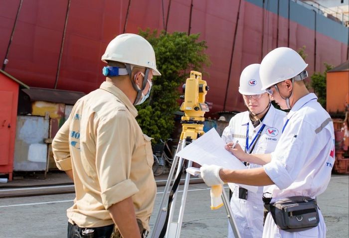 Việc bổ nhiệm, xếp lương viên chức chuyên ngành đăng kiểm phải căn cứ vào vị trí việc làm, chức trách, chuyên môn, nghiệp vụ đang đảm nhận và bảo đảm đầy đủ các tiêu chuẩn theo quy định (ảnh minh họa).
