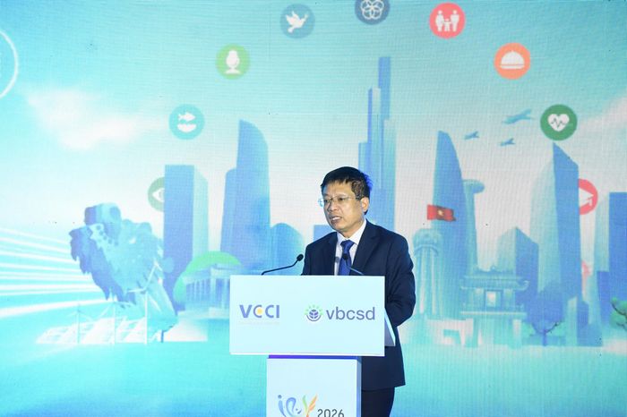 Ông Hồ Sỹ Hùng, Chủ tịch VCCI nhấn mạnh: Tăng trưởng bứt phá và phát triển bền vững "không phải là hai con đường" mà là một hành trình chung.