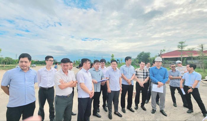 UBND phường Vĩnh Phúc tập trung gỡ vướng mặt bằng, bàn giao mặt bằng cho đơn vị thi công theo đúng thời gian cam kết.