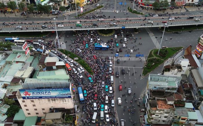 Metro số 2 Thủ Dầu Một - TP.HCM sẽ đi qua Ngã tư Hàng Xanh, cầu Thị Nghè và kết nối công viên Tao Đàn.