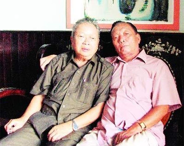 1. Đại tá Nguyễn Xuân Tình (bên phải) cùng Thiếu tướng Mai Văn Phúc, nguyên Tư lệnh xe tăng Quân giải phóng Miền, người trực tiếp chỉ huy trận đánh vào căn cứ Cà Tum (5-1969).- Ảnh ; QĐND