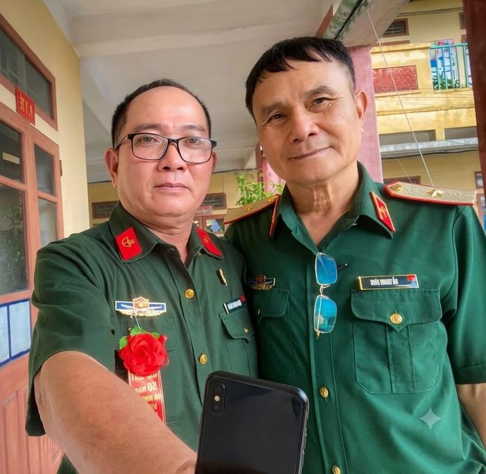Thành Đô với Thiếu tướng Đỗ Thanh Bình , nguyên Tư lệnh trưởng Binh chủng Đặc công. Ảnh: Thành Đô