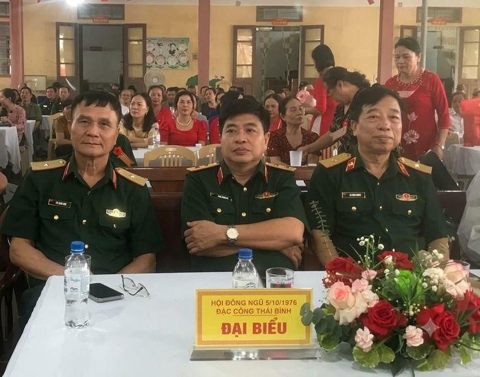 Đại biểu dự hội nghị - Trái qua Thiếu tướng Đỗ Thanh Bình, Trung Tướng tống Thanh Trì, Thiếu tướng Vũ Hồng Quang. Ảnh: Thành Đô