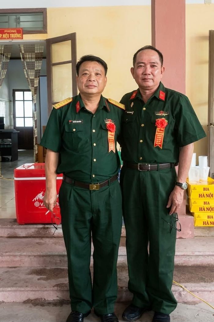Thành Đô với Thượng tá Nguyễn Đình Huỳnh , Phó Lữ đoàn trưởng Lữ đoàn Đặc công 113. Ảnh: Thành Đô