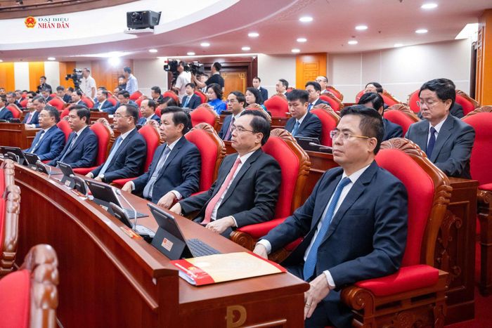 Các đại biểu dự khai mạc Hội nghị Trung ương 4, khóa XIV