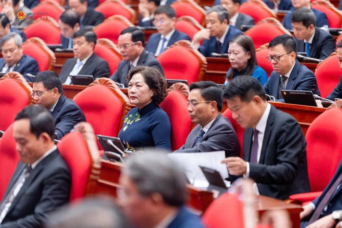 Các đại biểu dự khai mạc Hội nghị Trung ương 4, khóa XIV