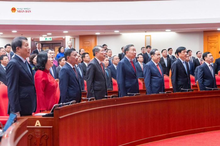 Tổng Bí thư, Chủ tịch nước Tô Lâm và các đại biểu thực hiện nghi lễ chào cờ