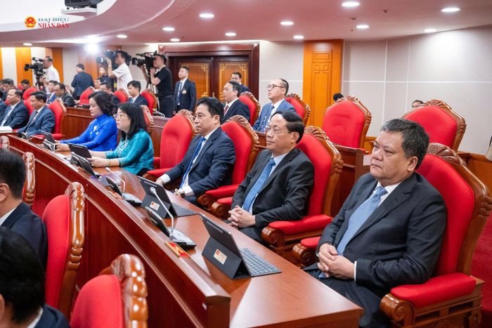Các đại biểu dự khai mạc Hội nghị Trung ương 4, khóa XIV