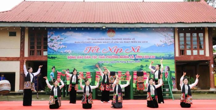 Ngày hội Tết Xíp Xí của đồng bào dân tộc Thái phường Nghĩa Lộ. Ảnh: Thùy Hương