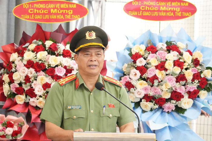 Thượng tá Nguyễn Hữu Liệu, Phó Trưởng Phòng Cảnh vệ miền Nam phát biểu tại lễ khai mạc. Ảnh: Thạc Hiếu