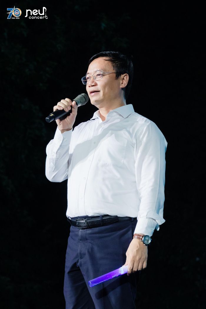 PSG.TS Bùi Đức Thọ - Giám đốc Đại học Kinh tế Quốc dân phát biểu khai mạc chương trình