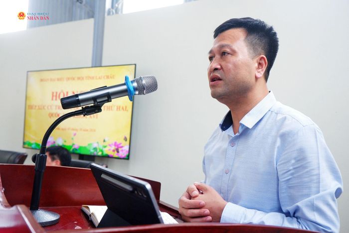 Chủ tịch UBND xã Sì Lở Lầu Đỗ Xuân Thủy giải đáp. làm rõ một số kiến nghị thuộc thẩm quyền
