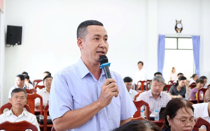 Cử tri kiến nghị tháo gỡ nhiều vấn đề dân sinh. Ảnh: Văn Dũng