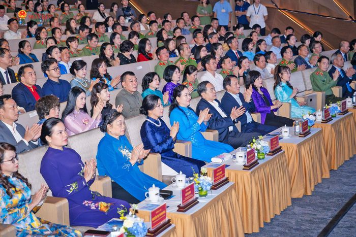 Chủ tịch Quốc hội Trần Thanh Mẫn và các đại biểu dự Chương trình "Kết nối yêu thương"