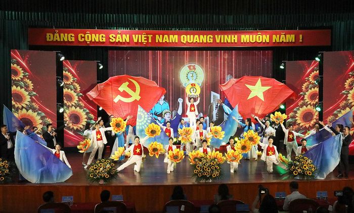 Tiết mục văn nghệ của Công đoàn Bệnh viện Đa khoa Bắc Ninh số 1.