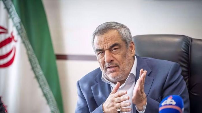 Tổng thống Iran đã chấp nhận đơn từ chức của Bộ trưởng dầu mỏ Mohsen Paknejad (trái), đồng thời bổ nhiệm ông Hamid Bovard, Giám đốc điều hành Công ty Dầu khí Quốc gia Iran (NIOC), làm quyền bộ trưởng. Ảnh: ANI/Shana.ir