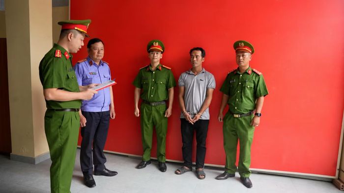 Cơ quan Cảnh sát điều tra tống đạt các thủ tục tố tụng đối với bị can Lưu Thanh Bình.