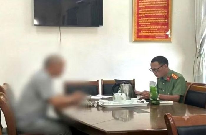 Công an phường Bình Kiến tiến hành làm việc với một đối tượng có những bình luận trái chiều trên trang cá nhân phản động của đối tượng Lê Trung Khoa.