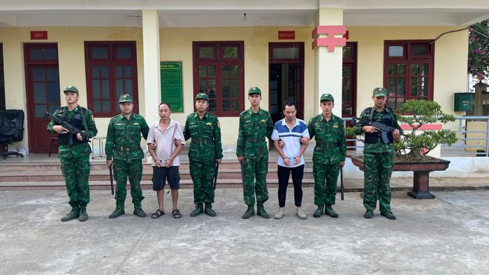 BĐBP bắt giữ 2 đối tượng Ly Thền Hồ và Sùng Văn Quang.