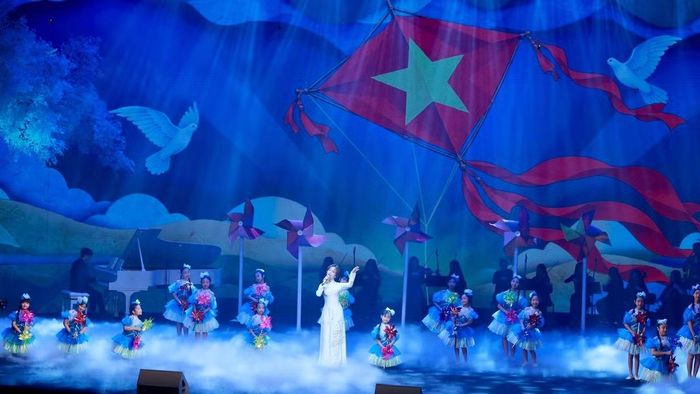 Nhiều tiết mục nghệ thuật được dàn dựng công phu, giàu cảm xúc trong chương trình "Kết nối yêu thương".