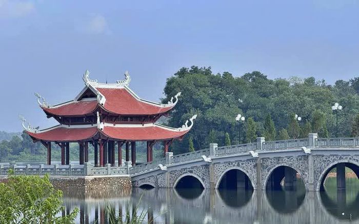 Quảng trường Hùng Vương và Khu Nghi lễ thờ Tổ tại Làng Văn hoá, Du lịch các dân tộc Việt Nam. Ảnh: Thu Lê