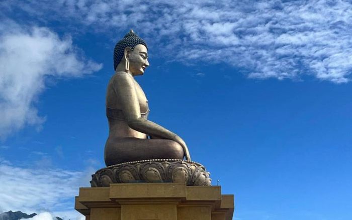Tượng Phật Bhutan xoay hướng. Ảnh tác giả cung cấp.