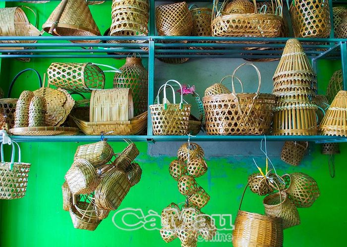 Sản phẩm OCOP 3 sao của xã Ninh Thạnh Lợi từ nghề đan đát.