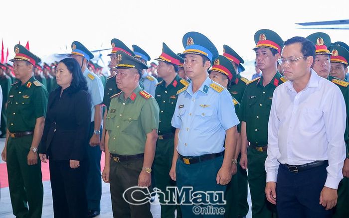 Lãnh đạo tỉnh Cà Mau tham dự có đồng chí Ngô Vũ Thăng, Phó Chủ tịch UBND tỉnh, Trưởng ban Chỉ đạo tìm kiếm, quy tập và xác định danh tính hài cốt liệt sĩ tỉnh (bìa phải).