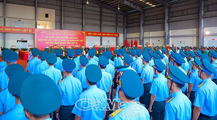 Thủ trưởng Bộ Tư lệnh Quân khu 9, Quân chủng Phòng không - Không quân,, lãnh đạo các tỉnh, thành và đại biểu dự lễ.