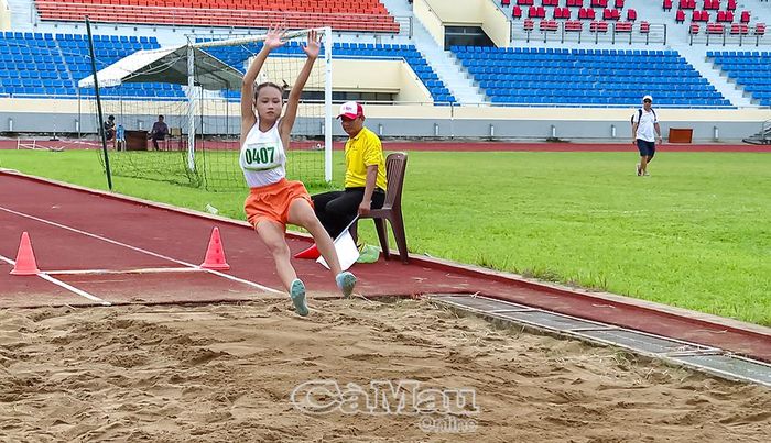  VĐV Võ Thị Châu Đoan (Cụm số 15) đoạt Huy chương Vàng nội dung nhảy xa nữ.