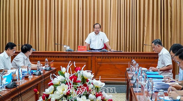 Phó Chủ tịch UBND tỉnh Nguyễn Minh Luân yêu cầu các đơn vị phối hợp chặt chẽ, chuẩn bị tốt nhất các hoạt động tri ân nhân ngày Nhà giáo Việt Nam 20/11.