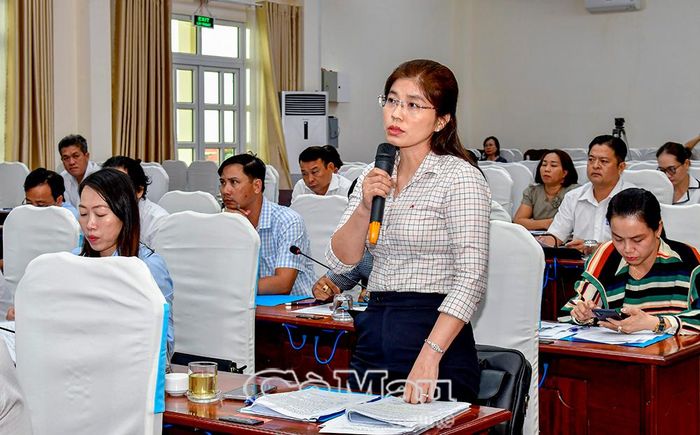 Cử tri Trịnh Khánh Ngọc, Chi cục trưởng Chi cục Bảo vệ môi trường (Sở Nông nghiệp và Môi trường), phát biểu ý kiến, phản ánh thực tiễn và nêu các kiến nghị cụ thể liên quan đến các dự án Luật thuộc chuyên đề hội nghị.