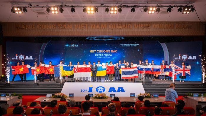 10/10 học sinh Việt Nam đều đoạt huy chương tại Olympic thiên văn và vật lý thiên văn quốc tế lần thứ XIX năm 2026, trong đó có 06 Huy chương Vàng và 04 Huy chương Bạc. Ảnh: PV