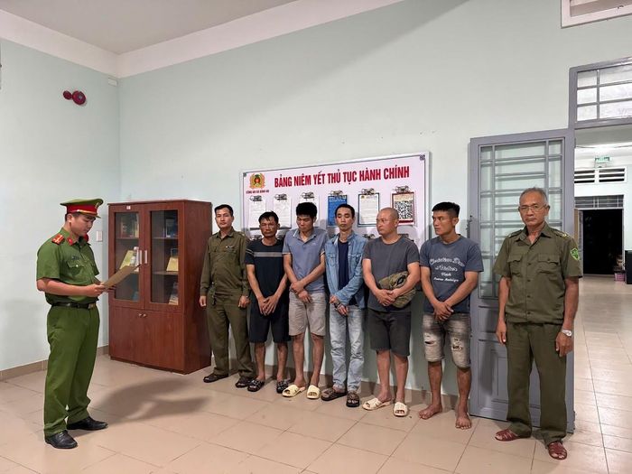 5 đối tượng bị tạm giữ. Ảnh: CA.