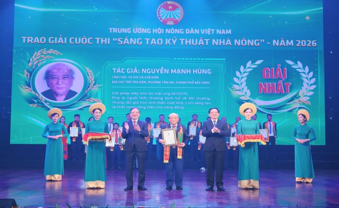 pho-thu-tuong-cp-ho-quoc-dung-va-chu-tich-tw-hnd-viet-nam-luong-quoc-doan-trao-giai-nhat-2234